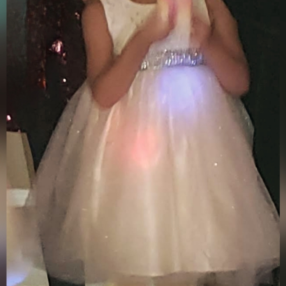 Little girl's dress Bluever Boulevard  size 4 Cream color